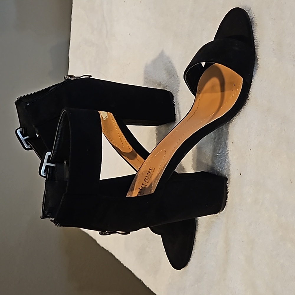 Heels - Picture 2 of 5